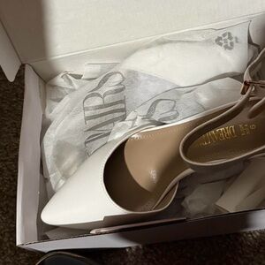 Dream Pairs White Pointed Toe Heels